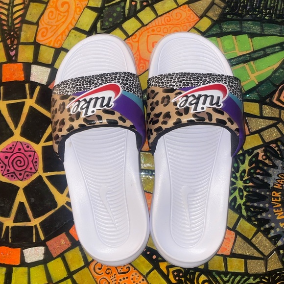 Colorful cheetah Nike slides - Picture 3 of 3